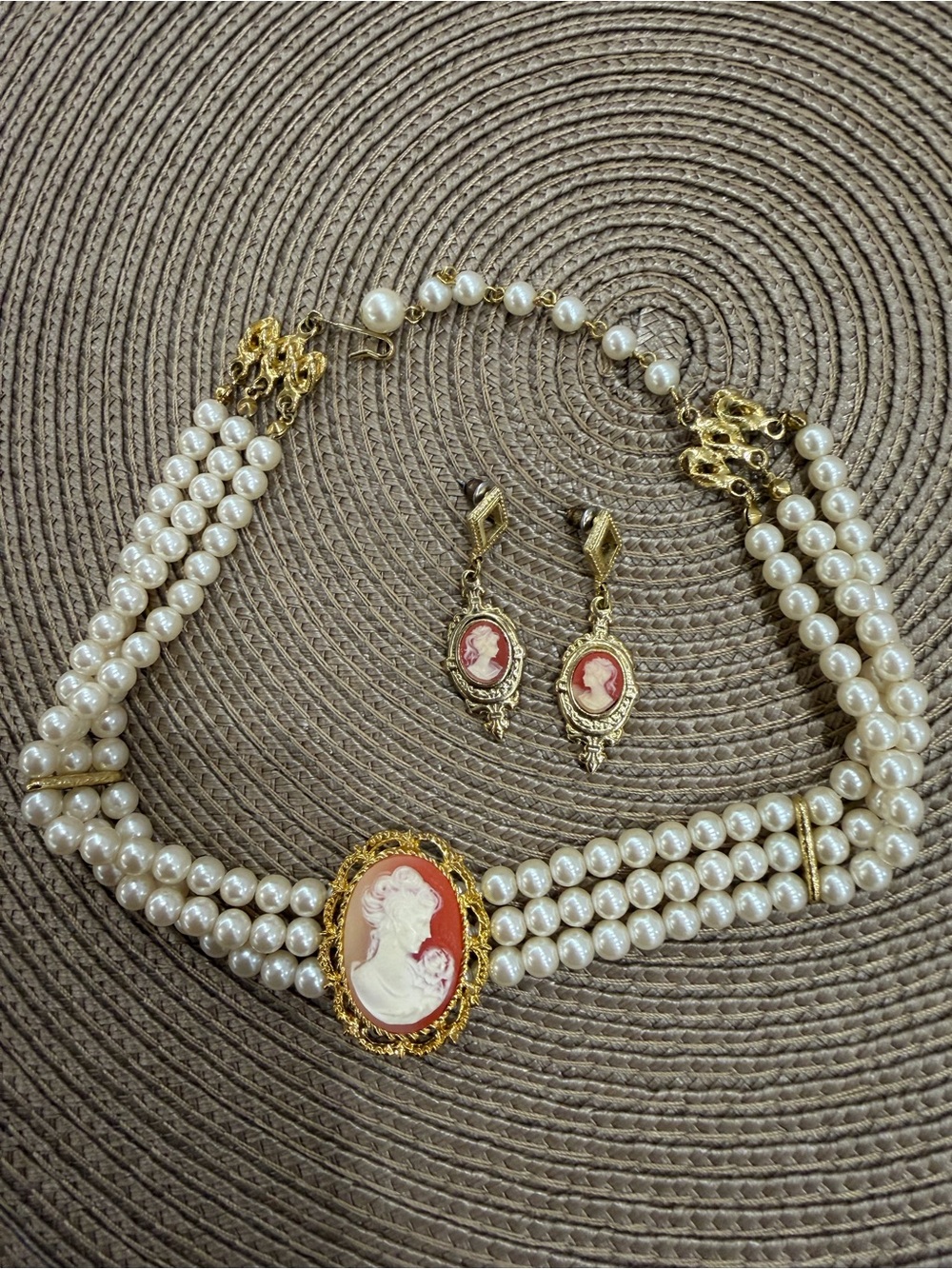 Vintage-faux Pearl Cameo Choker Necklace and Earring Set